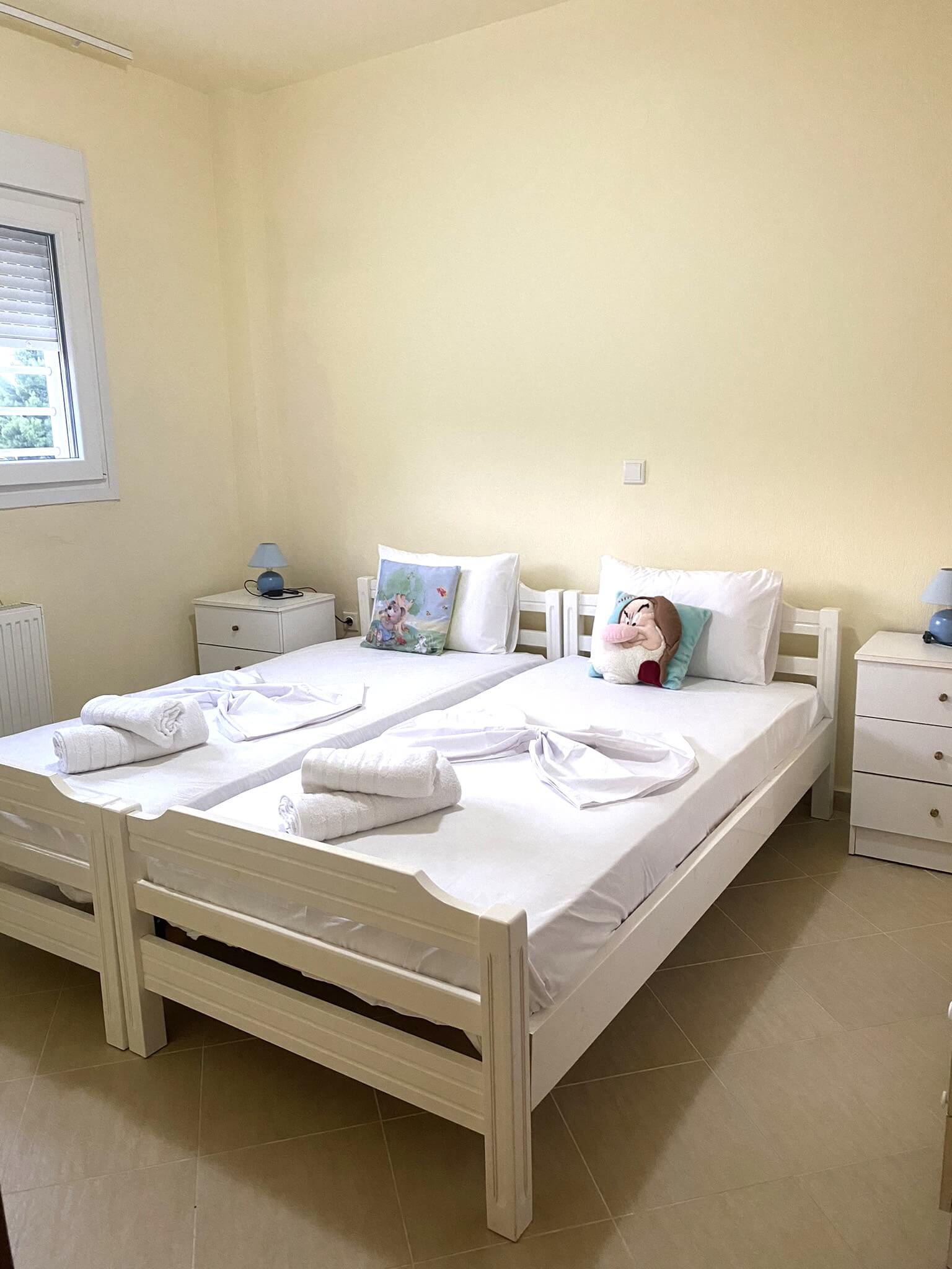 Twin bedroom at Villa Beauty